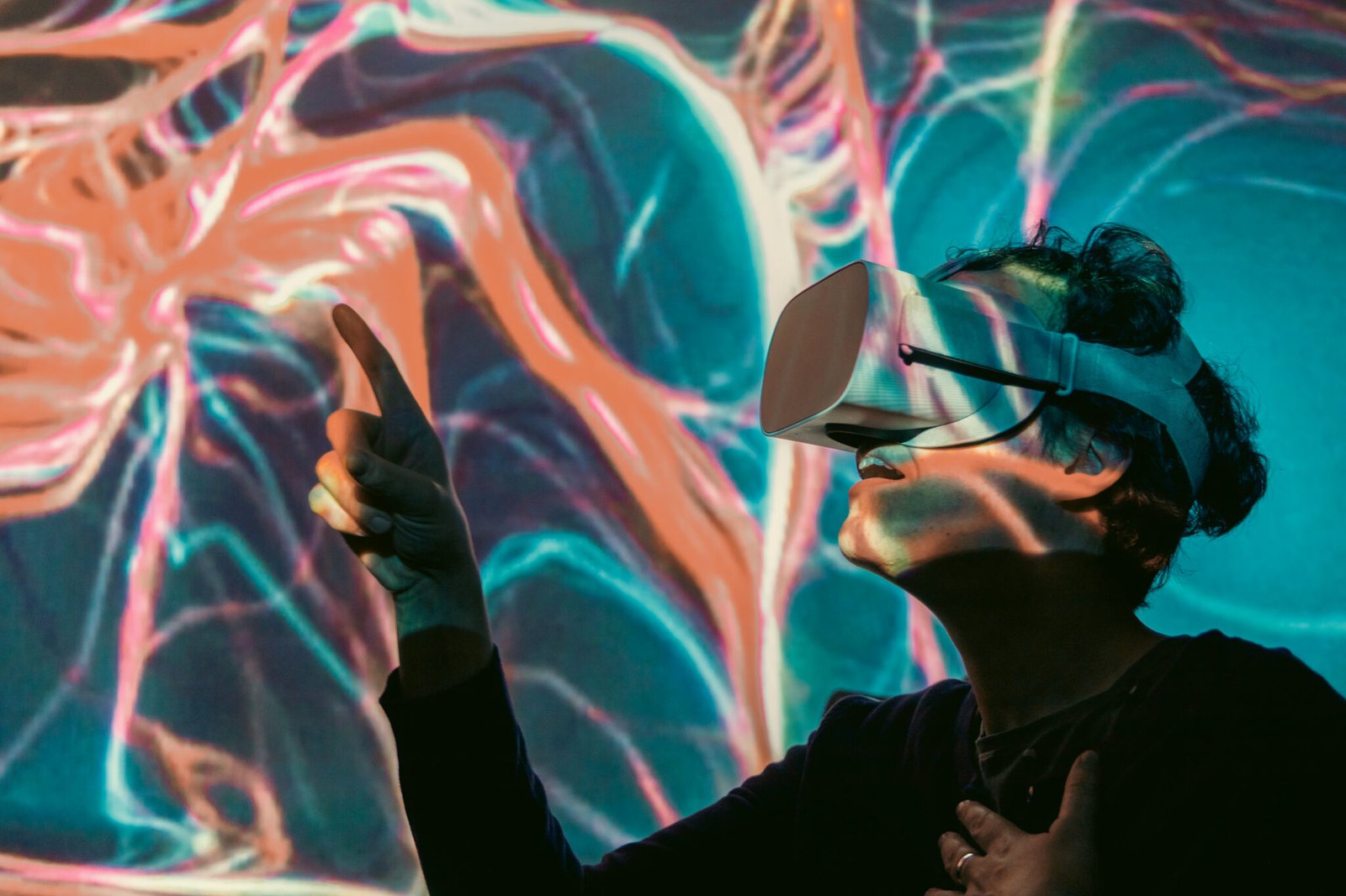 Immersive Installations and the Future of Artistic Experience - iavarts.org